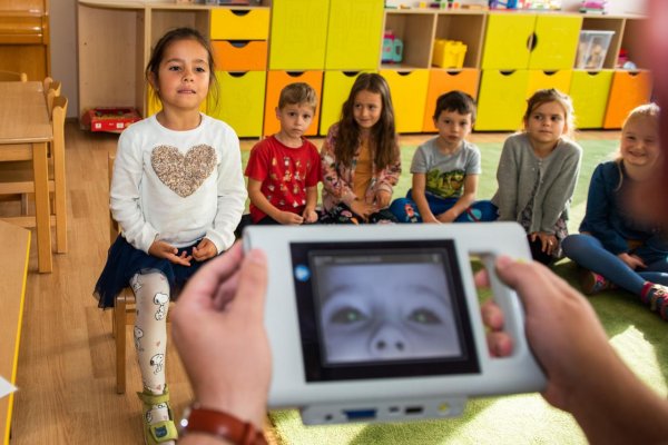 Znepokojivé čísla: Očné poruchy u malých detí sa objavujú stále častejšie. Odborníci varujú, situácia bude ešte horšia