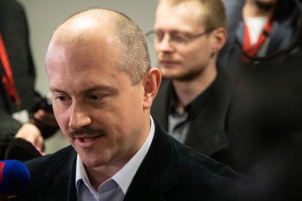 Kotleba čelí ďalšej obžalobe kvôli šekom s extrémistickou symbolikou