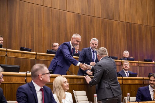 Poslanci odmietli vysloviť nedôveru vláde