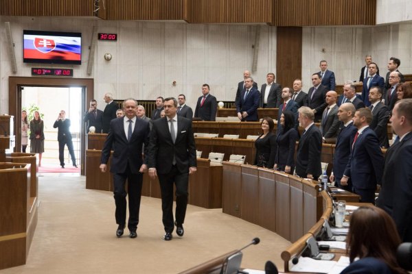 Poslanci nezvolili ani jedného kandidáta, Smer nehlasoval za nikoho