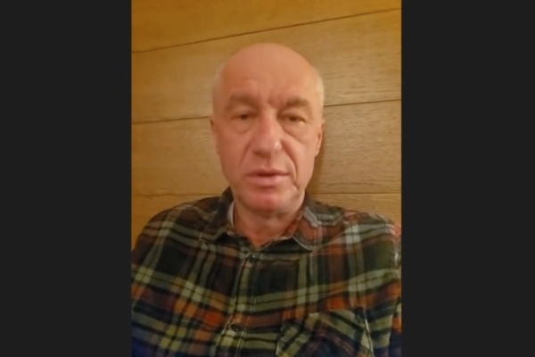 Karel Hirman: Fico nezachraňuje hlinikáreň, ale seba