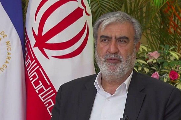 Ukrajina je pre údajnú dronovú podporu Izraela legitímnym cieľom, vyhlásil Azízí