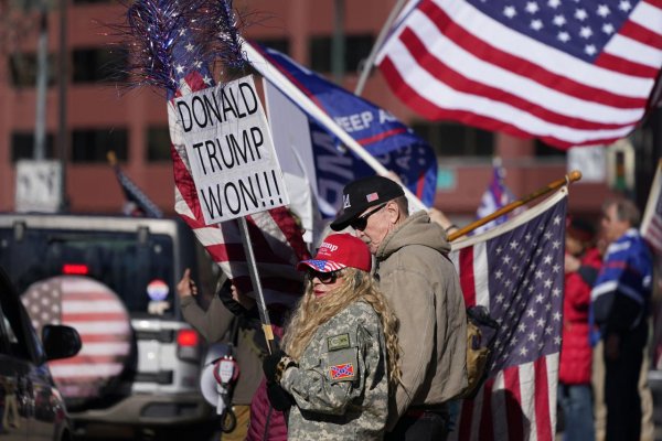 Reakcie sveta na nepokoje v USA: Šokujúce scény, Trumpov viceprezident vyzval výtržníkov na odchod 