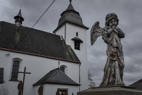 Tajomstvo pohyblivého kríža zostáva, komunisti tiež. Prečo je odkaz umučeného farára Toufara stále živý?