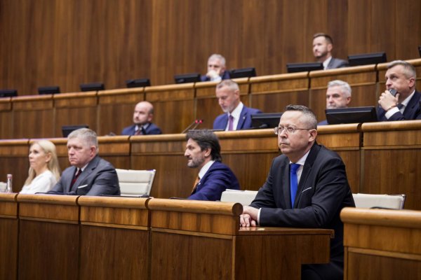 Opozícia: Koalícia manipuluje volebnými pravidlami vo svoj prospech, Smer sa bojí voličov