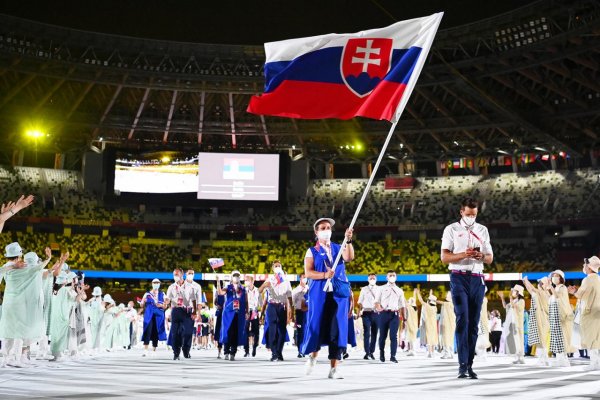 Pandemické olympijské hry bez atmosféry, s rúškami i škandálom 