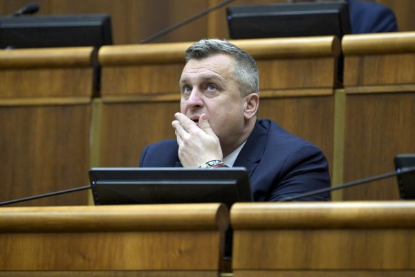 Návrh zrušiť transakčnú daň pre živnostníkov a malých podnikateľov prešiel do druhého čítania