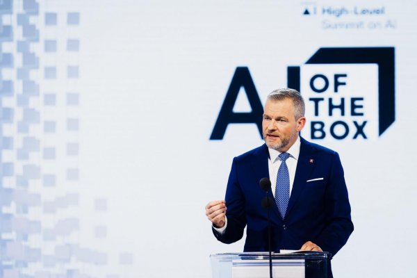 Pellegrini odkázal, že koalícia nemá istotu, či podpíše zákon, ktorým zanikne Úrad na ochranu oznamovateľov