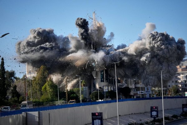 Udalosť dňa: Trump tvrdí, že Irán požiadal USA o prímerie; Teherán to poprel