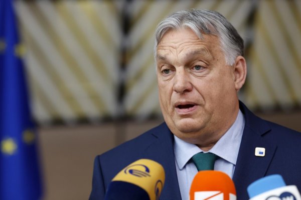 Orbán pricestoval na návštevu Číny, bude rokovať so Si Ťin-pchingom