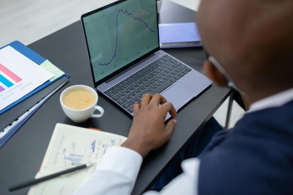 The Economist: Investovať ako ultrabohatí je dnes jednoduchšie než kedykoľvek predtým