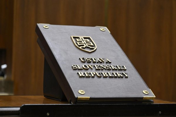 Novela Ústavy SR je hrozbou pre ľudské práva, upozorňujú viaceré organizácie