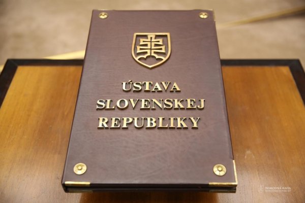 Výbor pri SAV vyjadril znepokojenie nad návrhom novely ústavy