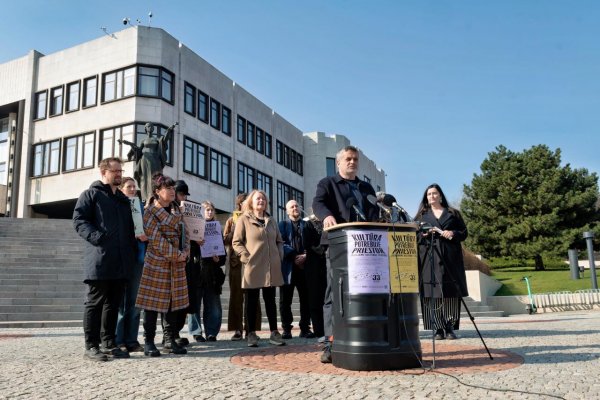 Zmenia sa živé kultúrne centrá na herne a záložne?  