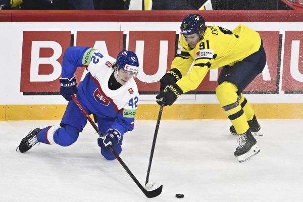 HOKEJ-MS: Boli to veľmi kvalitní hráči a potrestali nás, povedal mladík Honzek po zápase proti Švédsku