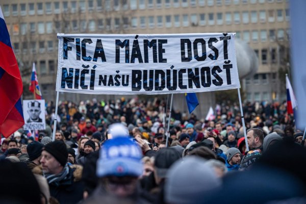 Vo viacerých mestách na Slovensku sa vo štvrtok večer konajú protesty