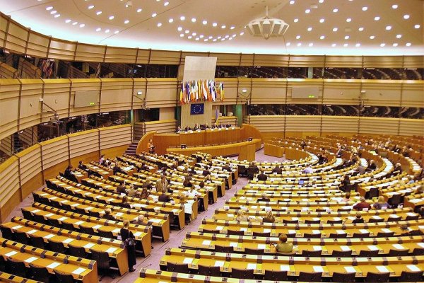  Europarlament schválil plán požičať Ukrajine 35 miliárd eur na obnovu a obranu