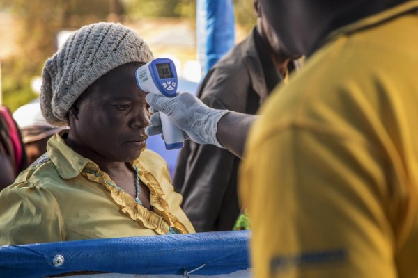 Ebola sa šíri ďalej, neohrozuje len Konžanov. Do Európy by ju mohol preniesť nakazený turista