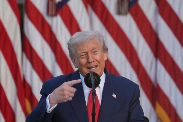 Trump obhajuje nové pravidlá pre novinárov v Pentagóne, médiá ich odmietajú