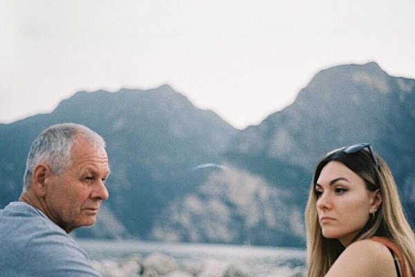 Dokument Otec: Príbeh tyrana, ktorý sa stal obeťou