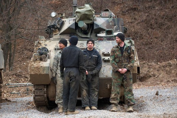 Slovensko by v prípade napadnutia bola ochotná brániť len štvrtina obyvateľov — čo to znamená podľa Juraja Petroviča