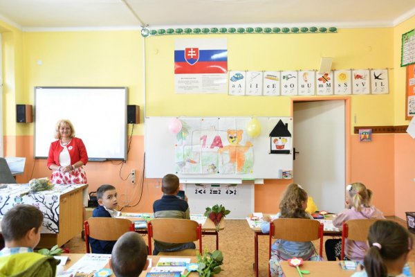 Poslanci schválili zvýšenie platov zamestnancov v školstve
