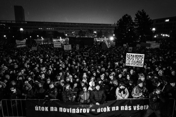 Šéfredaktori protestujú proti opakovaným útokom na novinárov