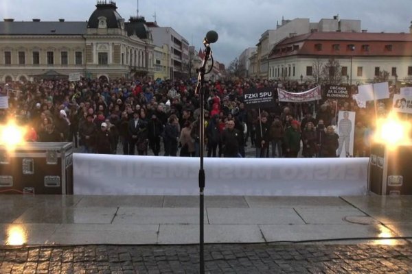 V Nitre protestovali za slušné Slovensko tisíce ľudí