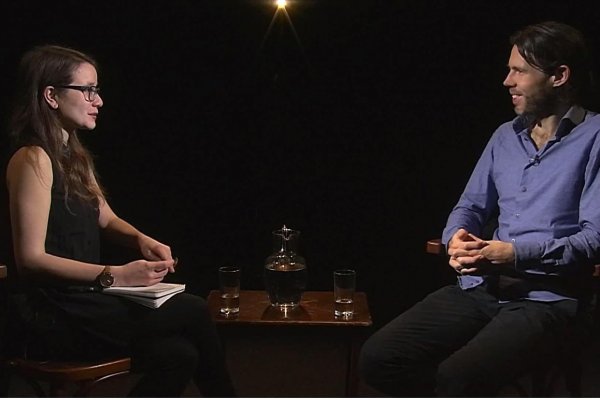 .binárne bludisko: Extrémne hnutia lákajú na rovnaký príbeh