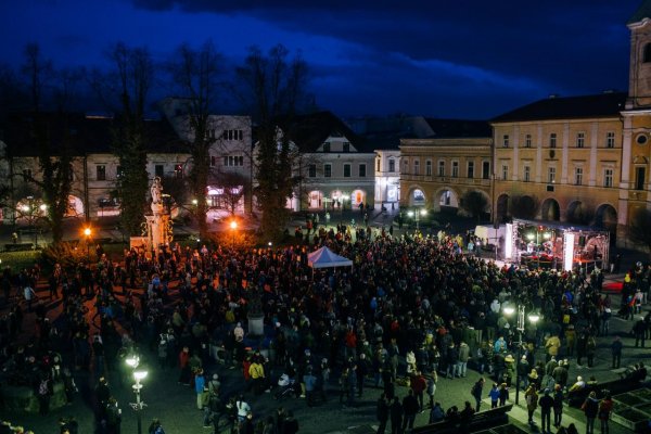 Žilina spievala za Jána a Martinu